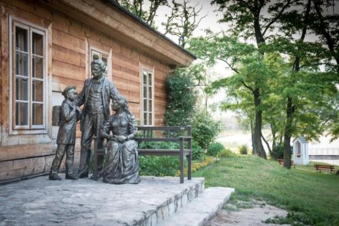 Szklany Dom w Ciekotach to niezwykłe miejsce w Górach Świętokrzyskich