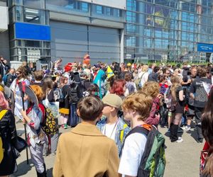 Pyrkon 2025. Tłumy uczestników przed MTP  