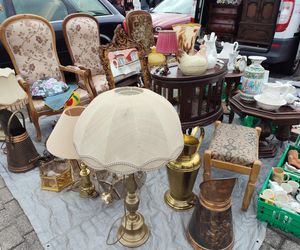 Wyjątkowe antyki ponownie zagościły na Placu Zamkowym w Lublinie. Tak wygląda wrześniowa Lubelska  Giełda Staroci [GALERIA]