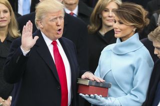 Melania Trump na inauguracji Donalda Trumpa. Jeden szczegół zwraca uwagę