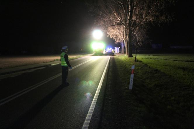 Tragiczny wypadek w gminie Brześć Kujawski. Nie żyje 64-letni pieszy!