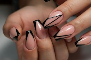 Czarny french paznokcie wzory