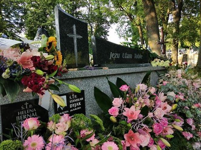 Tarnów. Ostatnie pożegnanie Karoliny Bojarskiej. Grobowiec utonął w kwiatach 
