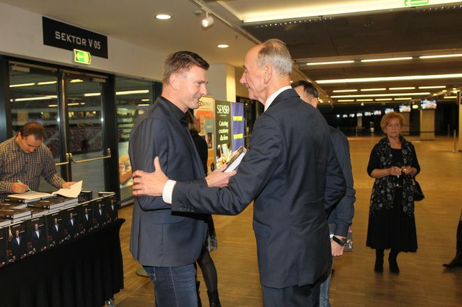 Dariusz Szpakowski napisał książkę. Plejada gwiazd na premierze