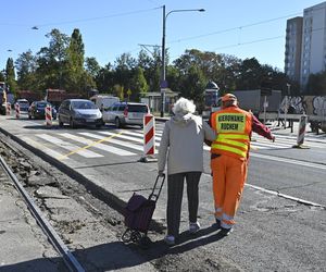 Remont torów na Waszyngtona. Pasażerowie osłupieli, chaos na przystankach