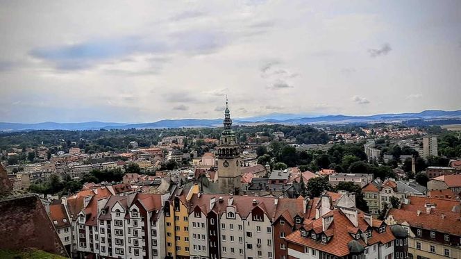 O tym mieście mówią "mała Praga". Twierdza, podziemia i najstarszy kamienny most 