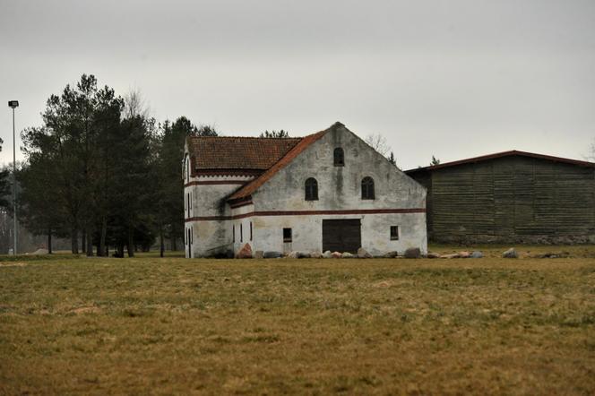 Pałac nad jeziorem czeka na Kaczyńską