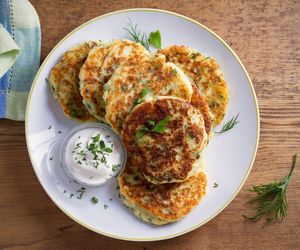 Weź kostkę twarogu i wymieszaj z tymi składnikami. Te wyśmienite kotleciki to pyszny obiad dla całej rodziny 