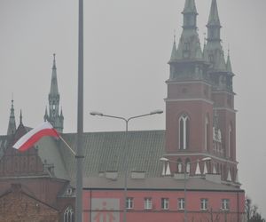 Biało-czerwone flagi na ulicach Kielc