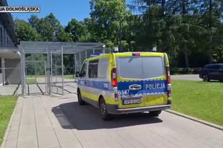 Jelenia Góra. 51-latka uciekła po uwięzieniu w pustostanie. Była wielokrotnie bita przez 40-latka.