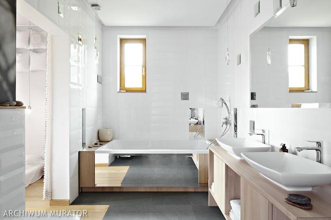 łazienka w bieli i drewnie