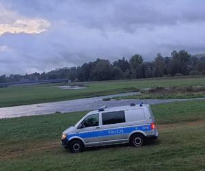 Małopolscy policjanci walczą z powodzią. W tych powiatach sytuacja wygląda najgorzej