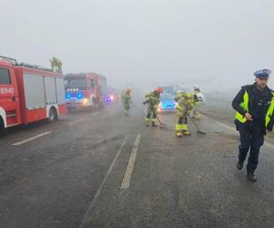 Kolizja za kolizją na S5 koło Leszna. Na wysokości Lipna w gęstej mgle wpadają na siebie samochody