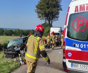 Poważny wypadek w Warmińsko-Mazurskiem. Dwie osoby ranne