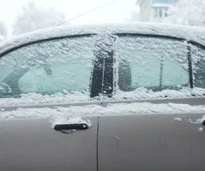 Zamarznięte drzwi w samochodzie? Wiemy jak temu zapobiec!