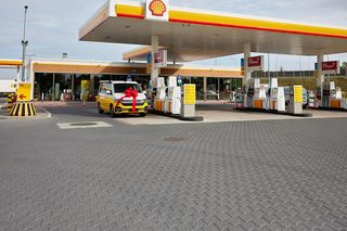 Wakacyjna loteria „Podróże marzeń z Shell” dobiegła końca. Nowiutki kamper trafił do właściciela na stacji w Sękocinie