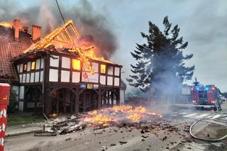 Potężny pożar XIX-wiecznego domu na Żuławach! Zabytek płonie jak zapałka
