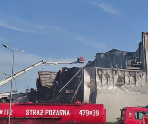 Nowe informacje po pożarze w Kawlach. Co dalej z poszukiwaniami zaginionego strażaka?Nowe informacje po pożarze w Kawlach. Co dalej z poszukiwaniami zaginionego strażaka?