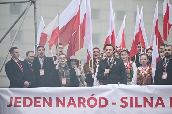 Wicemarszałek Sejmu Krzysztof Bosak przemawia przed rozpoczęciem Marszu Niepodległości 2025