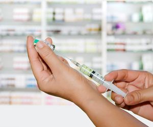 Apteki miały szczepić za darmo przeciw 10 chorobom. Kiedy?