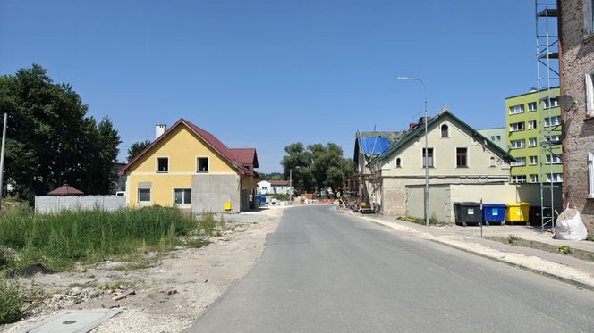 Stronie Śląskie niemal rok po powodzi. Jak wygląda dziś miejsce, gdzie pękła tama? 