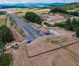 Odcinek Bolków – Kamienna Góra liczy w sumie nieco ponad 16 kilometrów długości. W dłuższym tunelu będzie odcinkowy pomiar prędkości