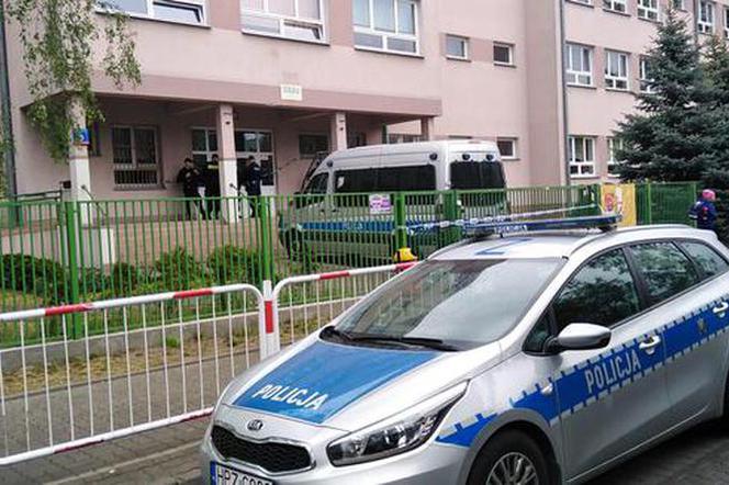 Atak nożownika w szkole na Wawrze