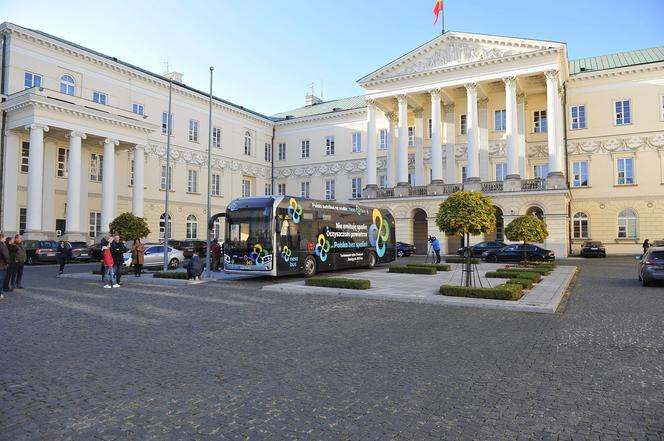 Trzaskowski pochwalił się autobusem na wodór. Miasta nie stać na jego zakup 