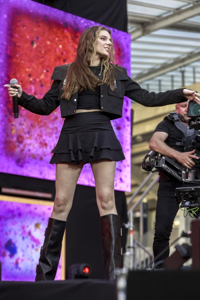 Michał Szpak tak się przejął na scenie, że zgubił mikrofon! Na szczęście nie był sam