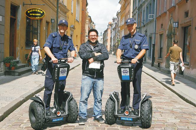 Warszawa: Segway - takimi pojazdami policjanci będą ścigać bandytów ZDJĘCIA