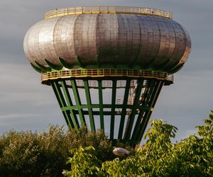 Bania w Tarnowie - zdjęcia potężnego grzyba służącego za wieżę ciśnień
