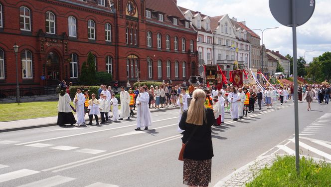Boże Ciało 2025. Tysiące osób uczestniczyło w olsztyńskich procesjach
