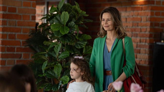 	Na dobre i na złe odc. 953. Kinga Lipska (Magdalena Kumorek), Adela (Weronika Kurek)