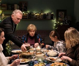 M jak miłość odc. 1854. Judyta (Paulina Chruściel), Marysia (Małgorzata Pieńkowska), Artur Rogowski (Robert Moskwa), Barbara (Teresa Lipowska), Hania (Wiktoria Basik)