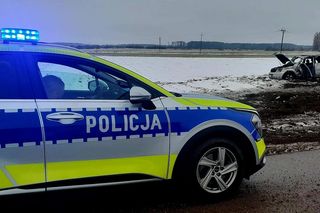 Kierowca KIA uderzył w słup, pasażerka zginęła na miejscu. Tragiczny wypadek w Podlaskiem