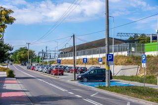 Nowy parking przy stacji kolejowej w Zielonce