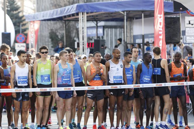 Warszawiacy pobiegli w maratonie
