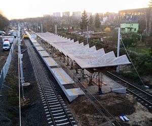 Odnowiony dach wiaty powrócił na peron