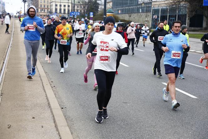 Bieg na Piątkę 2024, Warszawa - zdjęcia. Biegłeś? Szukaj się w galerii!