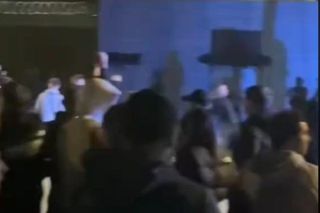 Tłum pod Zakładem Karnym w Nowogardzie