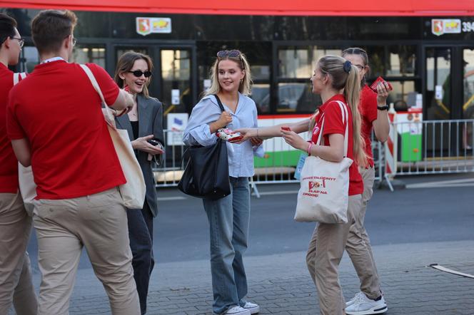 Czerwony autobus linii 7Days już na ulicach Lublina! Za nami inauguracja trasy podczas parady studentów