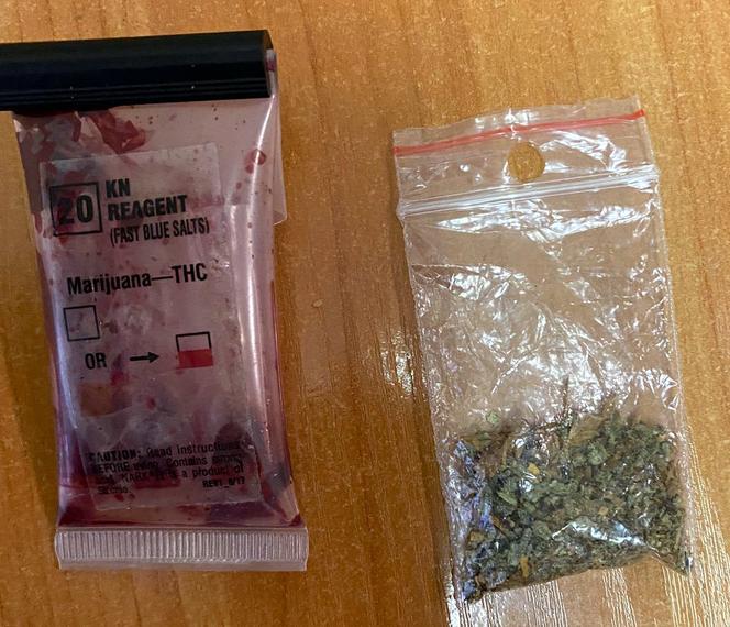 Stołeczna policja pochwaliła się wielkim sukcesem. Zatrzymali dwóch nastolatków za dwa gramy