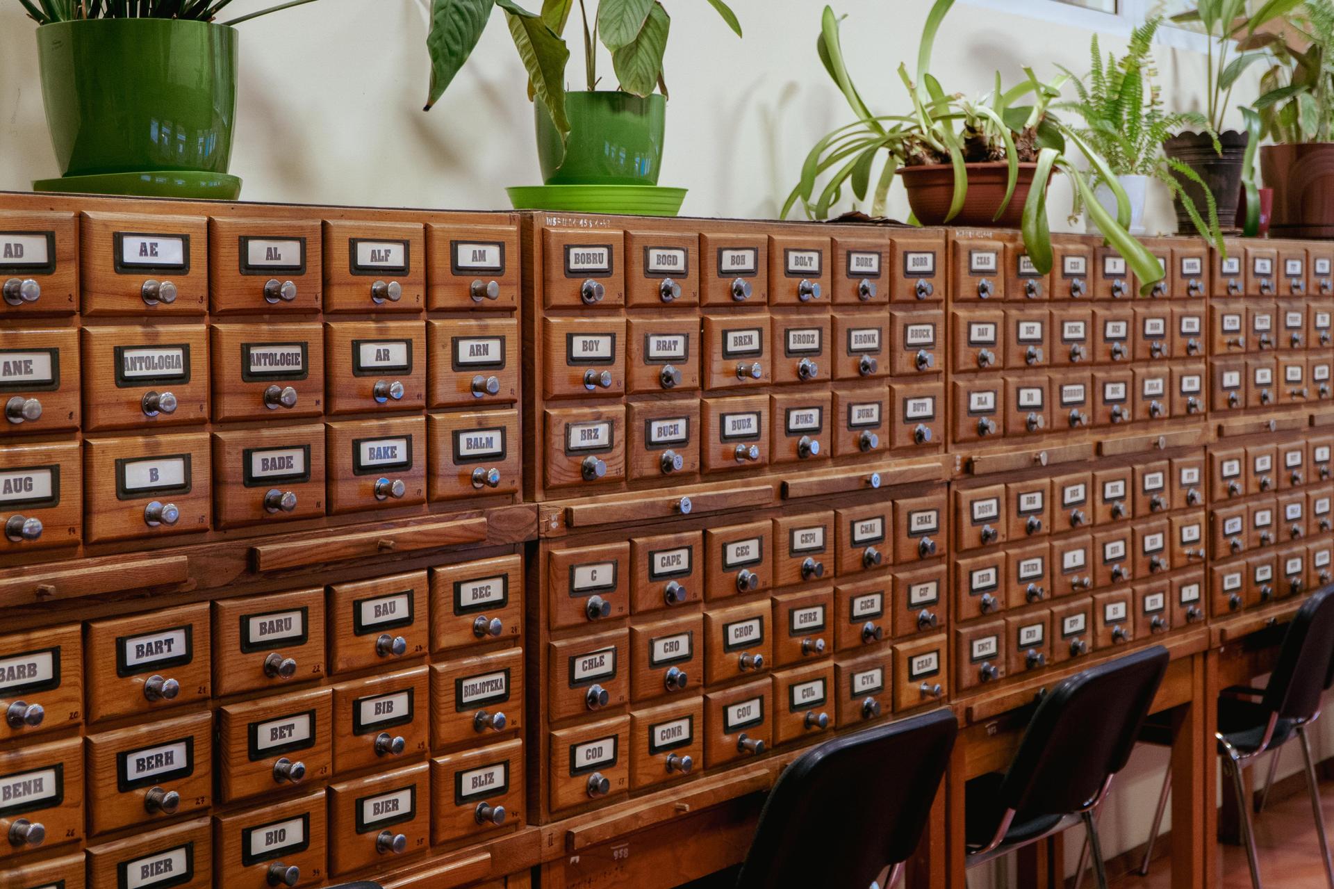 Biblioteka Uniwersytetu Opolskiego - zdjęcia. Zobacz zachowane wnętrza z lat 70.