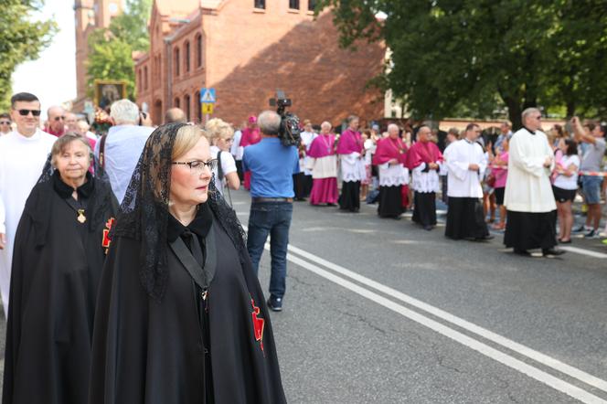 Tysiące kobiet i dziewcząt na pielgrzymce do Piekar Śląskich. "Jestem w Kościele, więc idę"