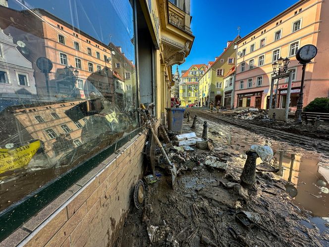  Powódź w Kłodzku. Ołtarze pływały w kilku metrowej wodzie. "Ta powódź była najgorsza"