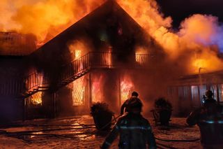 Akcja ratowniczo-gaśnicza w budynku dyskoteki w Wildze trwała przez całą noc.