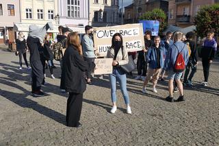 Protest w Grudziądzu, przeciwko agresji i dyskryminacji rasowej w Ameryce