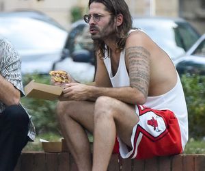 Radzimir Dębski umówił się ze znajomymi na burgera