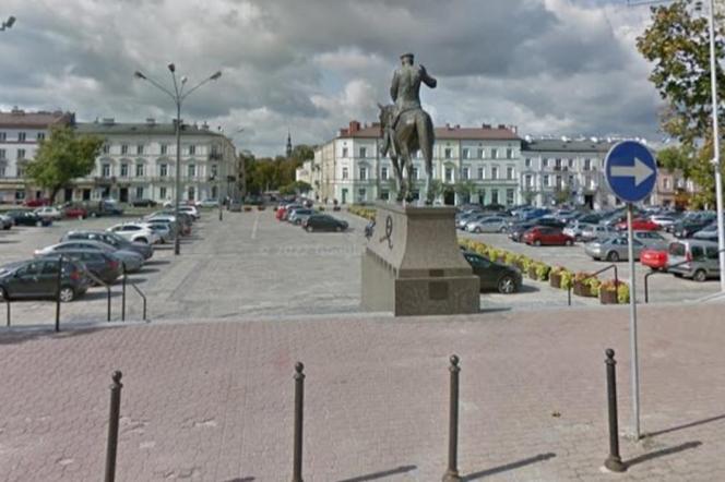 Plac Wolności w Kielcach w coraz gorszym stanie. Czy doczeka się odnowy?