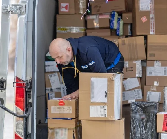 Zadłużenie kurierów rośnie. W tle syndrom darmowej paczki